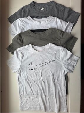 Nike Kids graphic tee bundle Size 7